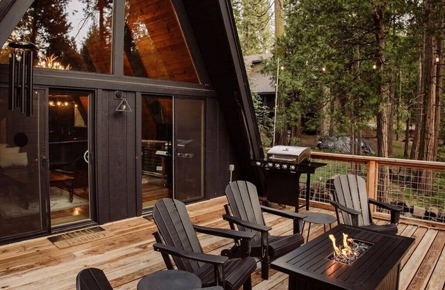 Modern Black A-Frame overlooking a Meadow w/ AC!