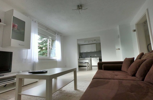 Appartement moderne de 2,5 pièces lumineux avec grande salle de bain et cuisine à Trossingen