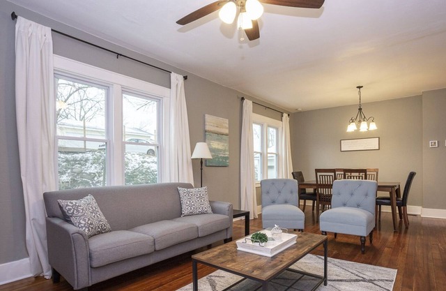 Appartement moderne et lumineux | Restaurants piétons | 2 Mi au centre-ville de Grand Rapids