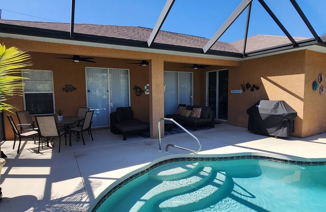 Belle 3BR spacieuse + Den / 2. Sq 5 BA-2400. Ft - gratuit WiFi- salée chauffée Piscine & Spa