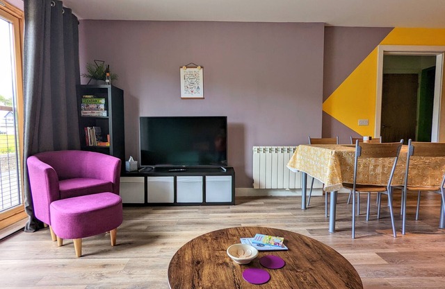 Modern, Bright & Spacious - First Floor Apartment with Lift