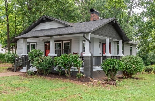 Modern Bungalow near River, CLT & Belmont Abbey