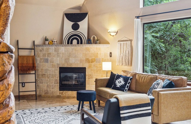 Modern Cabin Getaway in the Heart of Dallas