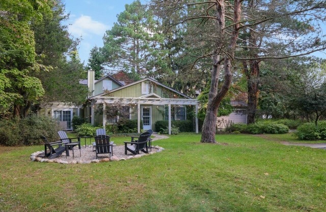 Modern Cabin in Saugatuck with Year Round Hot Tub!