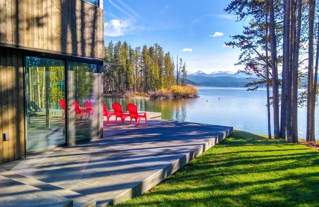 Chalet moderne sur le lac Georgetown avec une vue incroyable et un quai privé!