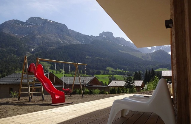 Chalet moderne, nouvellement construit en 2017, 5 chambres m. Salle de bains, entrée de piste directe