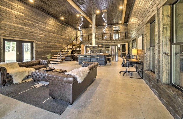 NEW! Modern Chattaroy Cabin: 24 Mi to Mt Spokane!