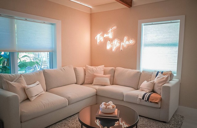Modern & Chic Condo Prime Location Run by Owners