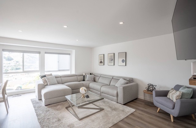 Modern Chic House Near SF, SFO!