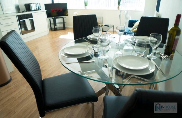 Modern City centre apartment WIFI Netflix NEW