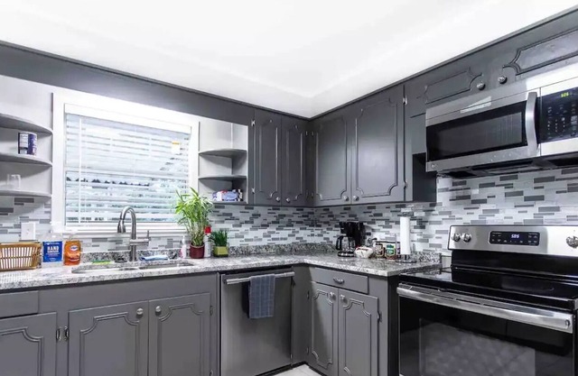 Modern/Clean Smart Home - 3BD Centrally Located