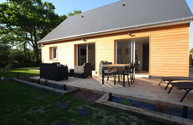 Maison moderne près de la côte accueillant les animaux, avec jardin clos et parking
