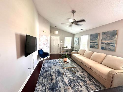 Modern comfort, 2BR-2BA Retreat