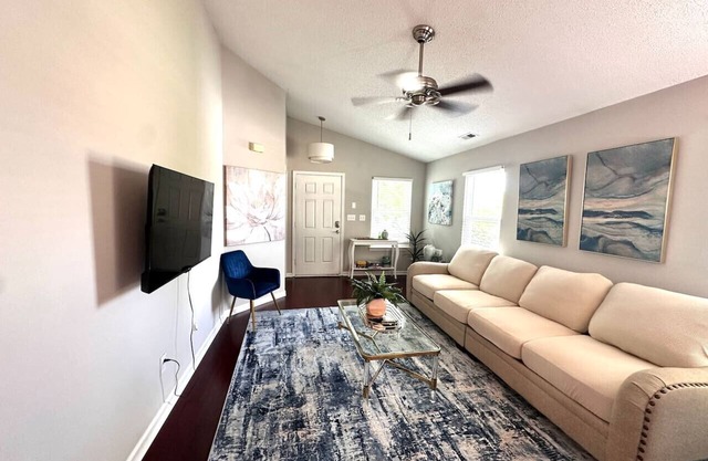 Modern comfort, 2BR/2BA Retreat