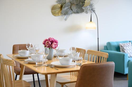 Modern Comfort Hurstville 2BR Wifi Train Business