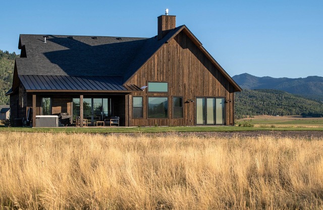 Experience Luxury and Adventure: Elegant Home Near Grand Teton, Yellowstone, and Ski Resorts