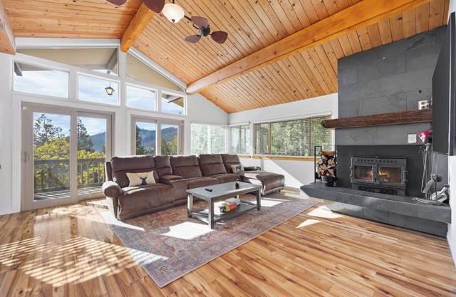 Modern Comfort in the Southern Sierras