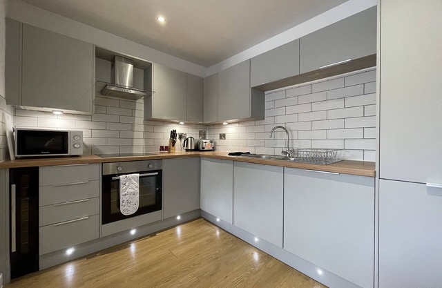 Modern & Comfortable 2BR Apartment