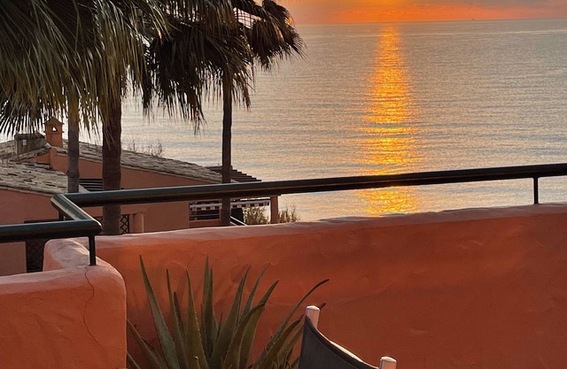 Appartement moderne et confortable de trois chambres penthouse avec vue imprenable sur la mer