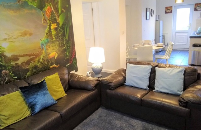 Modern Comfy 2-bedroom Flat in St Helens