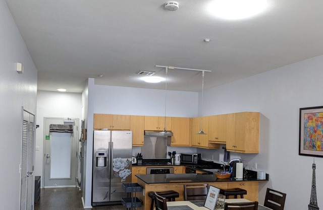 Modern Condo downtown Anaheim Disneyland