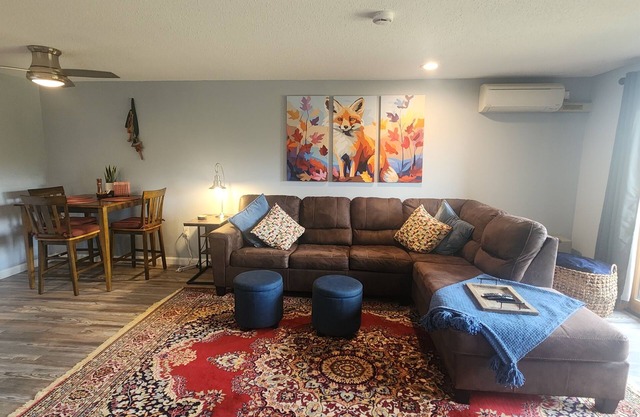 Modern condo - Amazing Mtn Views & mins to many local attractions!