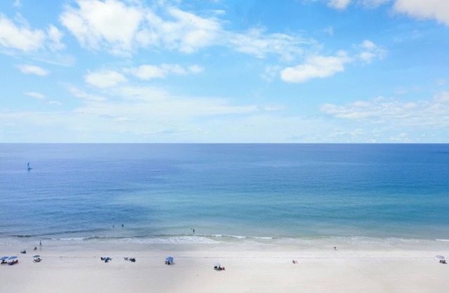 Modern condo w/ panoramic views of the crescent beach