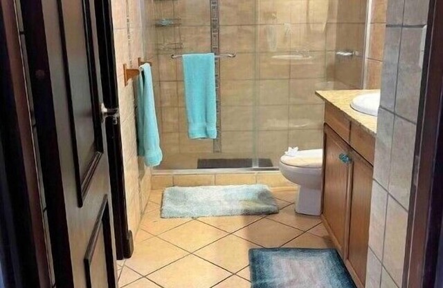 Modern Condo. Walking distance to Beach, Surfside Towers