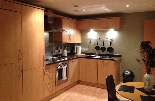 Appartement moderne et pratique de 2 chambres avec parking à proximité de la gare.