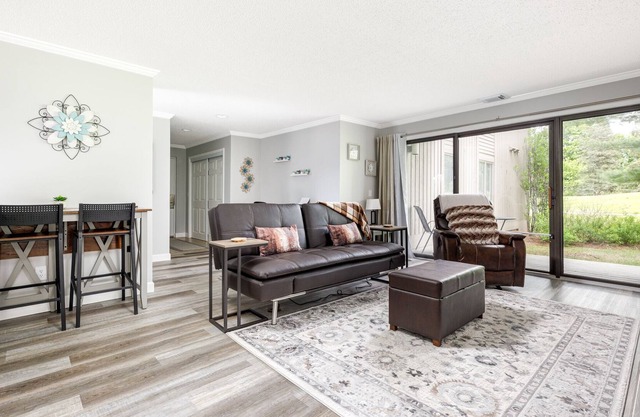 Modern & Convenient Newly Renovated Condo