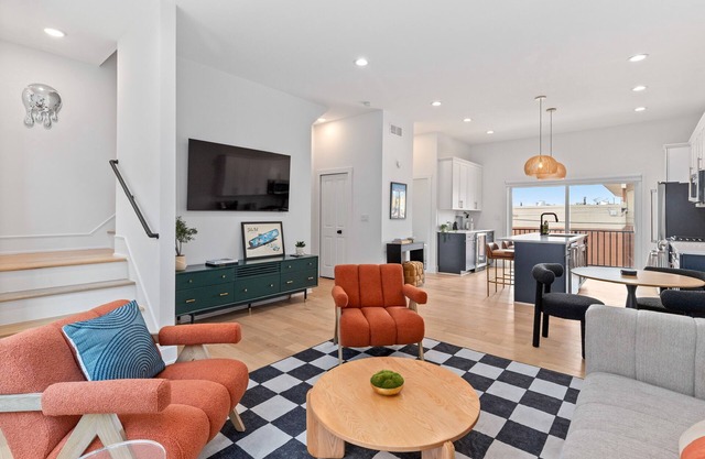 Modern Corktown Retreat|2BR|2.5BA|2CarPkg