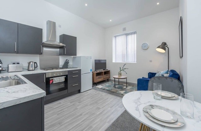 Contemporary Budget 1 Bed Flat in Dudley