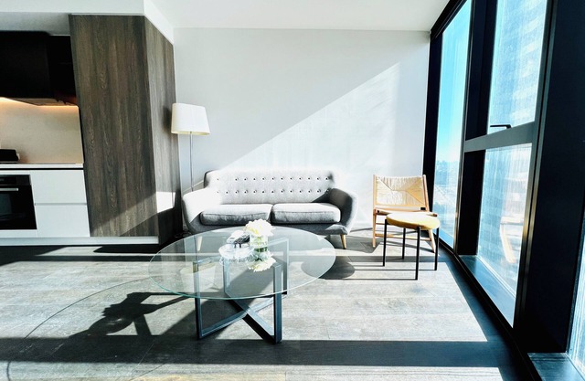Modern Cosy CBD Apartment With Luxury Indoor Pool, Jacuzzi, Sauna & Steam Room