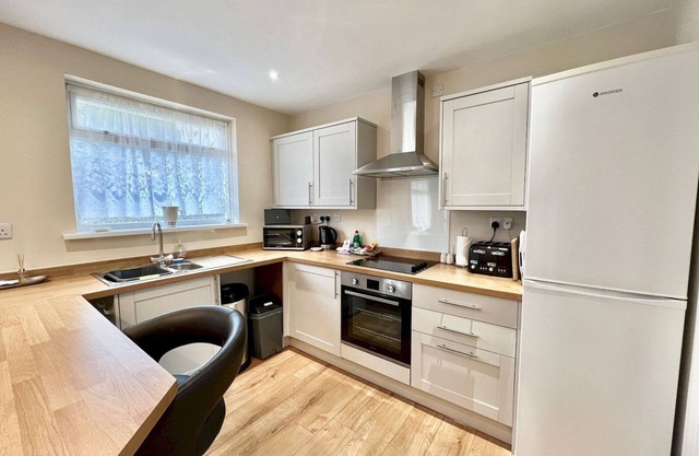 Modern Cosy home, Limeslade Bay | Pass the Keys