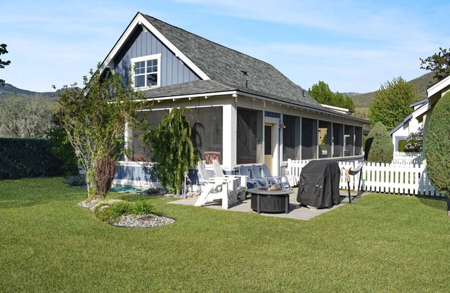 Modern Cottage- The big beachy house!