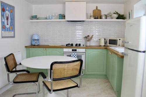 Modern Country Cottage Stay