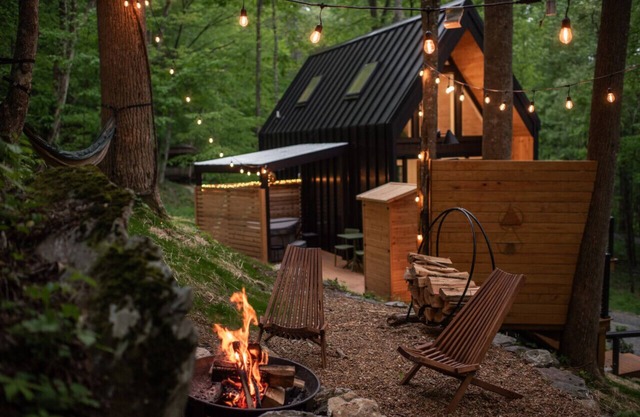Modern couples cabin, sauna & hot tub