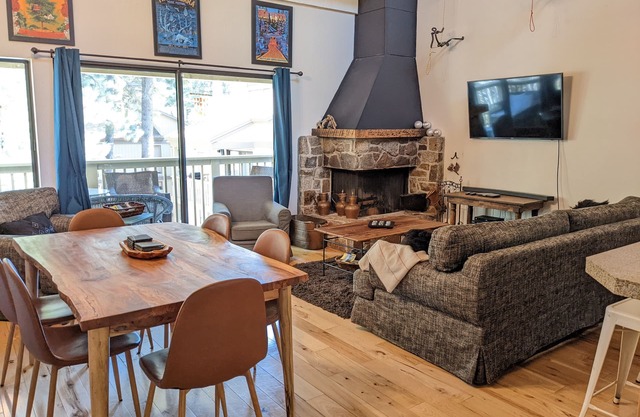 Condo moderne et confortable N. Shore Wifi, Hdtv près de Northstar, lac