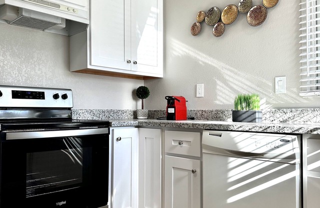 Modern & Cozy cottage walking to Santana Row & Valley Fair Shopping Center