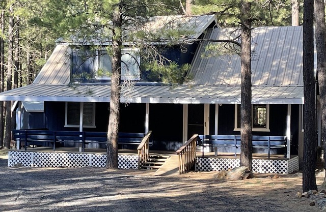 Cabine moderne confortable des lacs Forrest