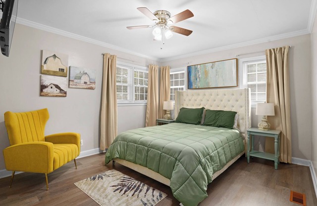 Modern & Cozy Home Mins to everything