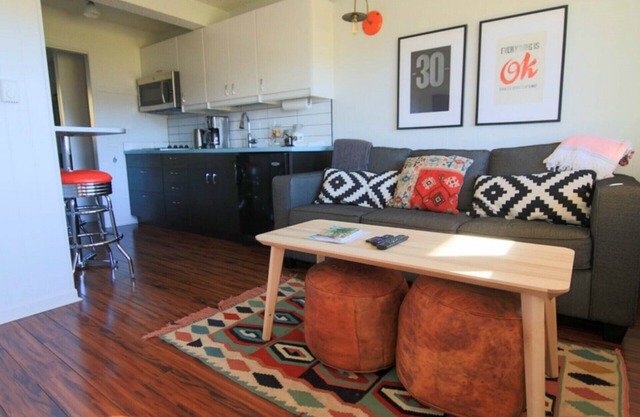 Moderne, Cozy One Bedroom GEM