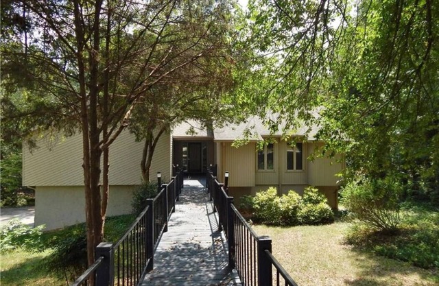Maison au décor moderne dans un quartier calme et sûr