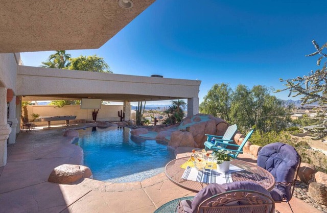 Modern Desert Stay: Private Pool, Games & Comfort