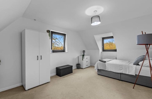 Modern Detached 5 Bedroom House