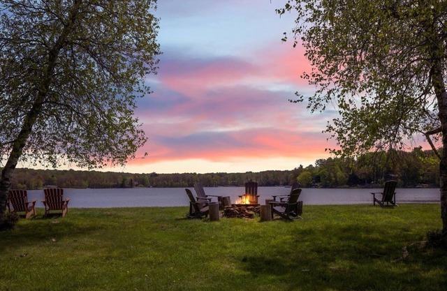 4BR Lakefront Home familiale dans les Poconos! Vues étonnantes et grande cour