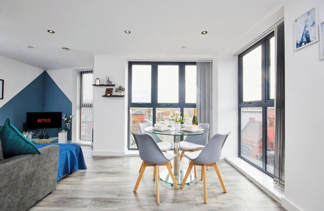 Modern Double En-suite - Parking
