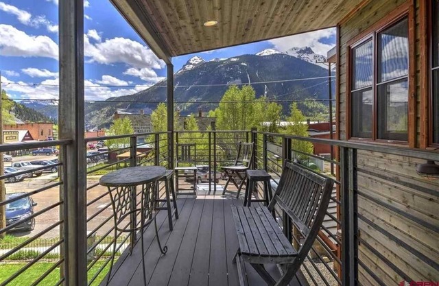 Modern Downtown Loft in Heart of Silverton