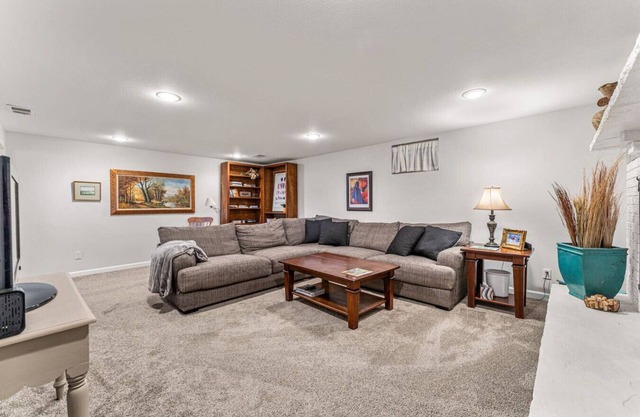 Modern Downtown Oasis ~ Sunny Garden ~ King Beds!