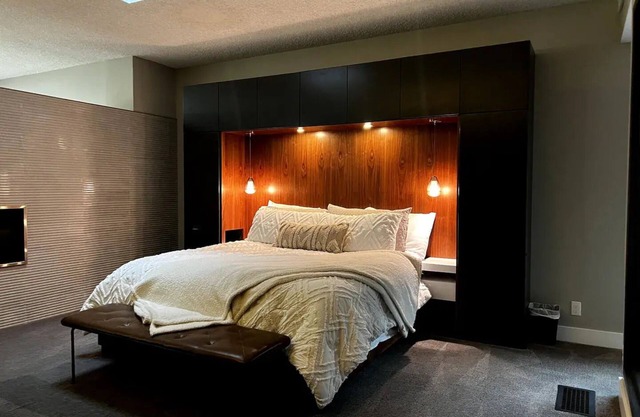 Modern Downtown Stay